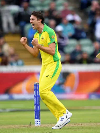 Australia subdue inconsistent Pakistan