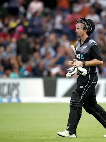 Munro blitzes 18-ball half-century before rain forces abandonment