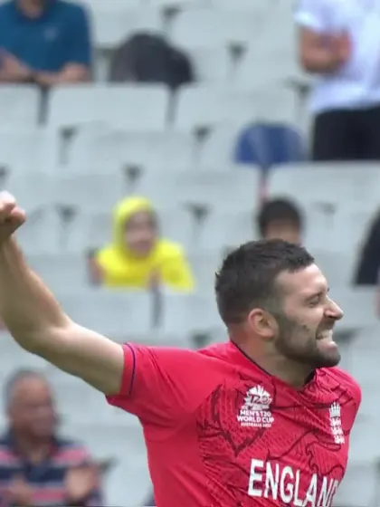 Logo of Wood sets trap as Stirling holes out | Ireland v England | T20WC 2022