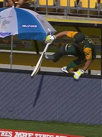 David Miller's unusual entry at CWC 15