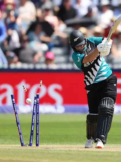 Rachel Slater goes through Sophie Devine's defence | Women's T20WC 2026