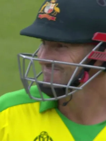 CWC19: SL v AUS - Marsh caught on the boundary, splitscreen