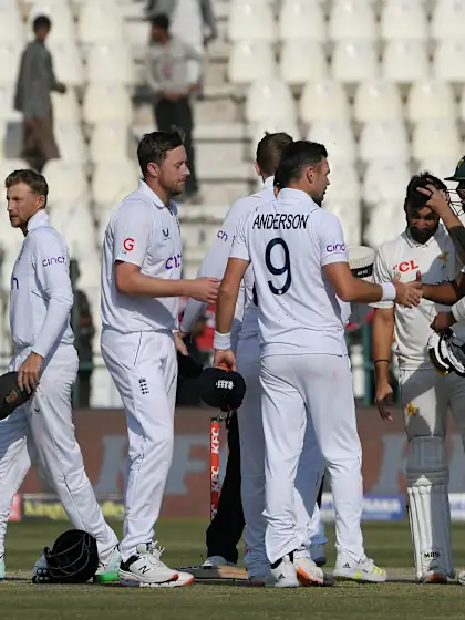 Pakistan slip further as England consolidate Test series lead