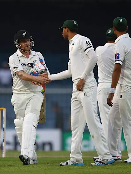 McCullum blitz subdues Pakistan