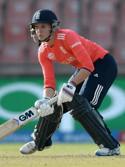 Sarah Taylor returns for home World Cup