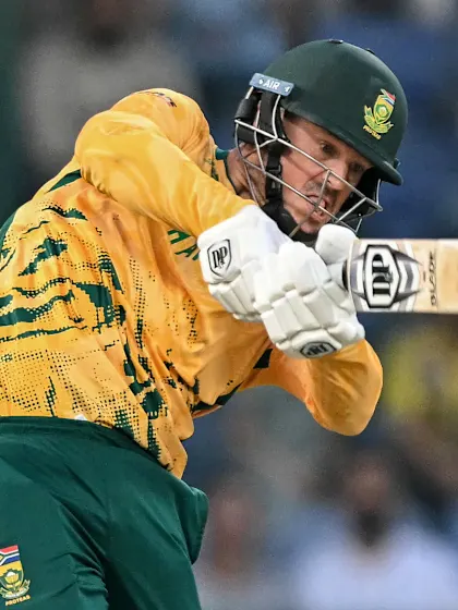 South Africa edge past Zimbabwe to remain unbeaten