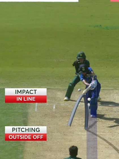 Wicket: Nida Dar traps Harmanpreet in front of stumps