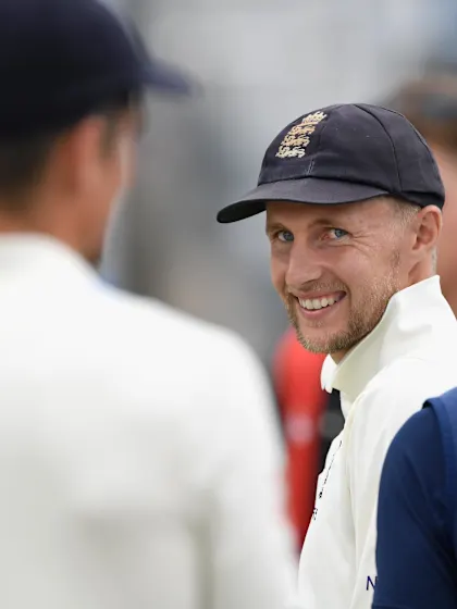 England thrash Pakistan in Leeds to halve series