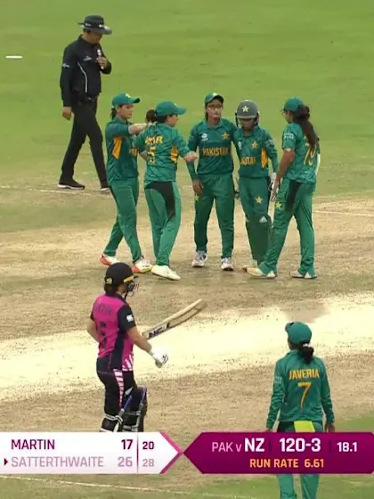 NZ v PAK: Amy Satterthwaite stumped off Sana Mir