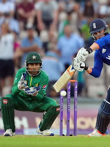 Root, Roy drive England to victory