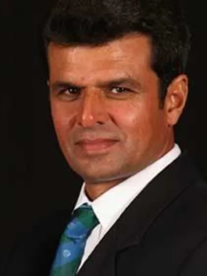 Aleem Dar wins ICC Umpire of the Year 2009