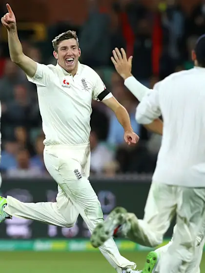 Australian batsmen dig in after Smith falls