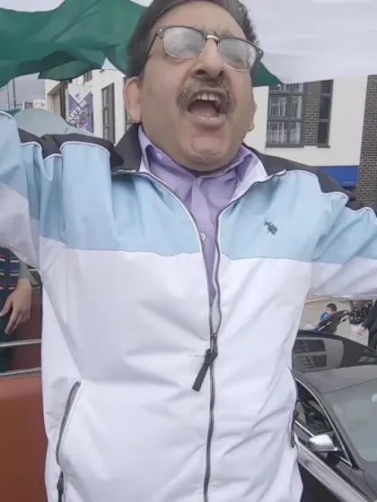 CWC19: IND v PAK - Pakistan fans paint Manchester green