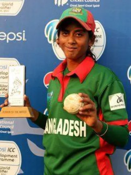 Kubra strikes to take six against Ireland