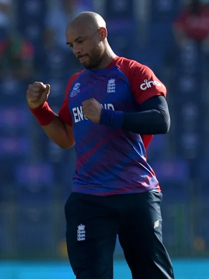Mills takes two wickets on last two balls of innings