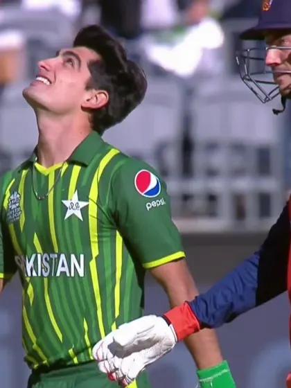 Naseem Shah in on the act as Edwards falls | Netherlands v Pakistan | T20WC 2022