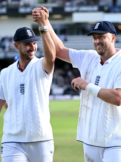Robinson and Tongue fifers put England in control in Leeds