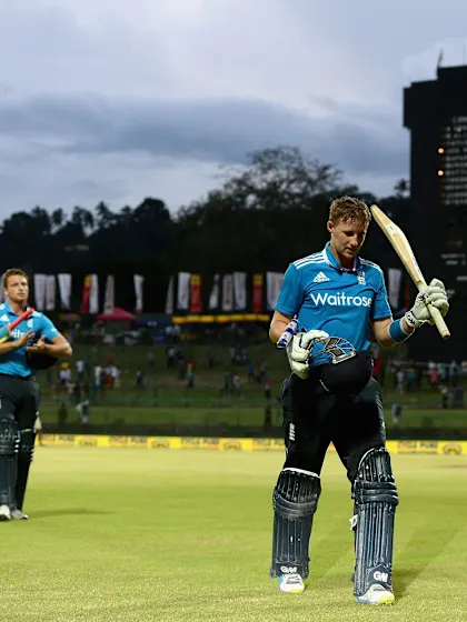 Root, Woakes keep England alive