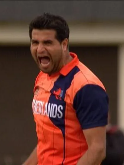 Mudassar Bukhari , 4-28 vs Netherlands