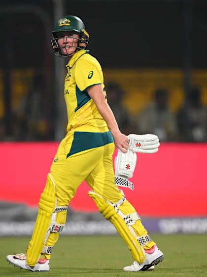 Sciver-Brunt holds onto a sharp chance to dismiss Mooney | CWC25