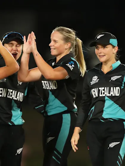 New Zealand hammer Sri Lanka to keep semi-final hopes alive