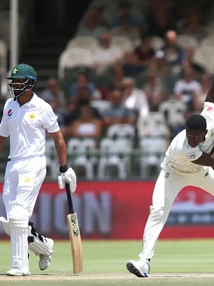 Pakistan delay South Africa victory push