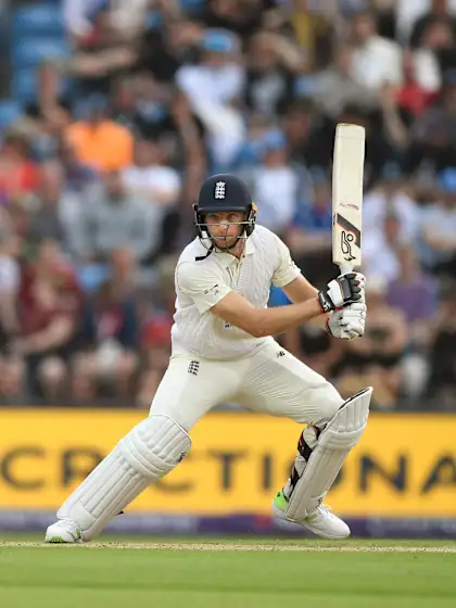 Gritty England build big lead over Pakistan