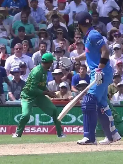 WICKET: Kohli fails to capitalize on drop chance