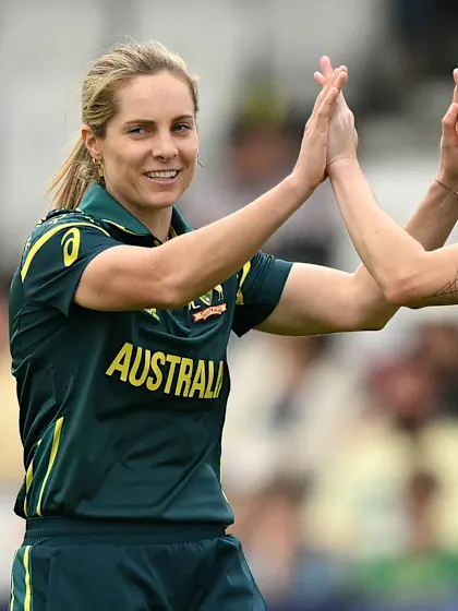 Sharp catch from Sophie Molineux to dismiss Sobhana Mostary
