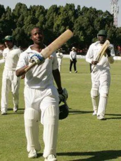 Defiant Mawoyo carries bat but Pakistan hit back