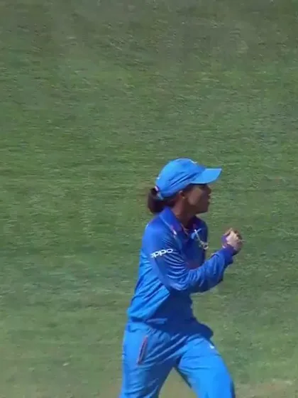 WICKETS: Nashra Sandhu and Diana Baig gift Ekta Bisht a five-for