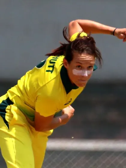 Schutt takes top spot among T20I bowlers