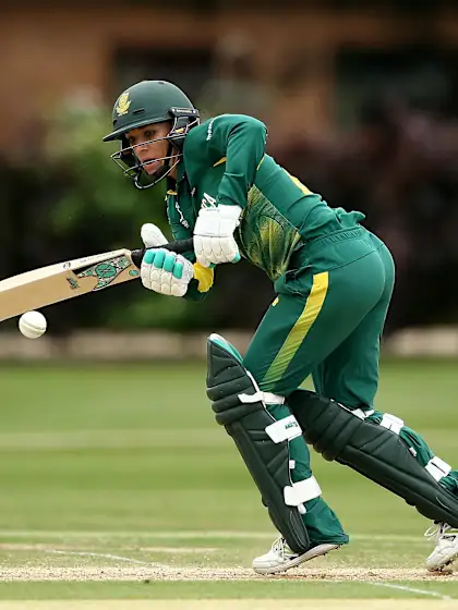 Du Preez takes South Africa home in last-over thriller