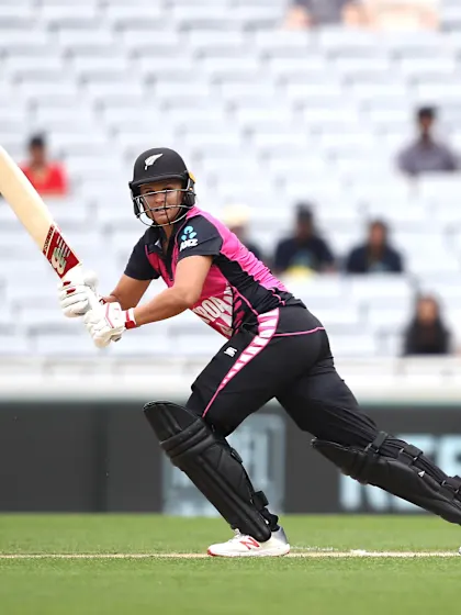 New Zealand hold nerve in thriller to seal T20I series