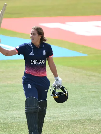 Sciver and Beaumont inspire England to semi-final spot with win over New Zealand