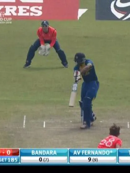 Avishka Fernando hits Curran for 4 consecutive boundaries