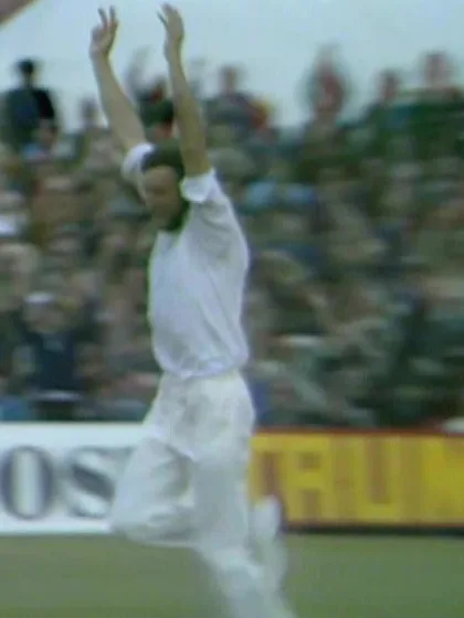 CWC Greatest Moments - Mike Hendrick smothers Pakistan