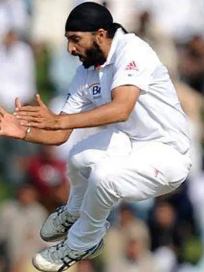 Panesar shines before Pakistan rally