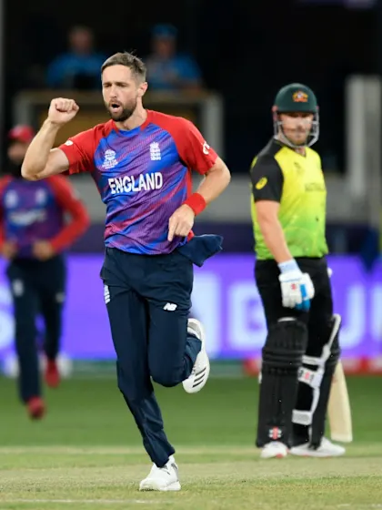 Woakes outfoxes Warner