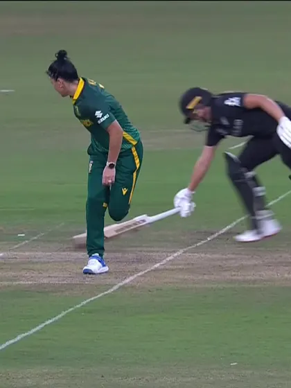 Izzy Gaze - Wicket - New Zealand Women vs South Africa Women
