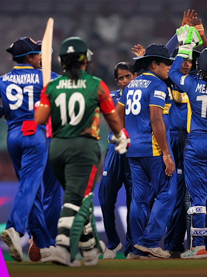 Sri Lanka get early breakthrough | Powerplay Highlights | CWC25