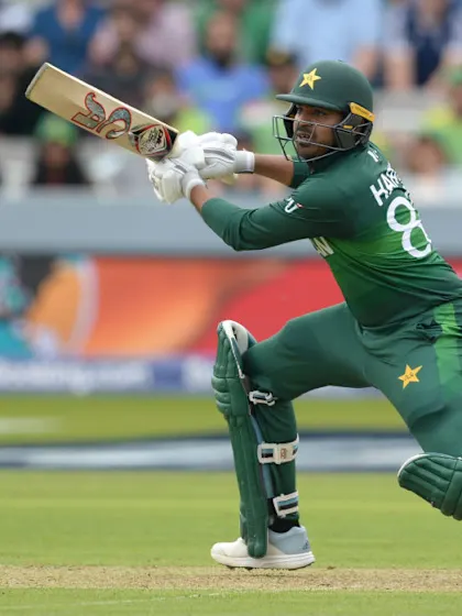 Sohail, Amir keep Pakistan's World Cup alive