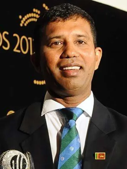 Kumar Dharmasena wins the David Shepherd Trophy for ICC Umpire of the Year 2012