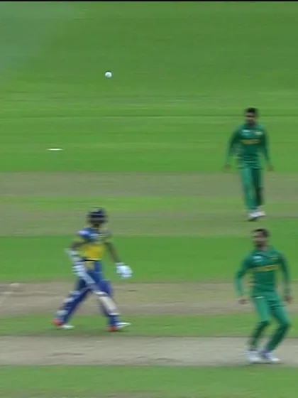 WICKET: Gunathilaka falls to Junaid for 13