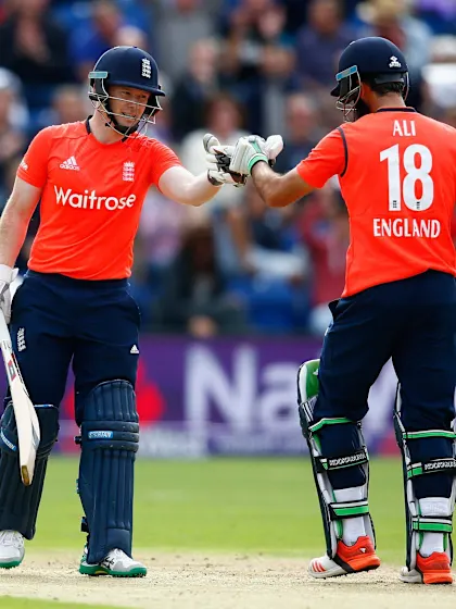 Smith heroics go in vain as England wins T20I