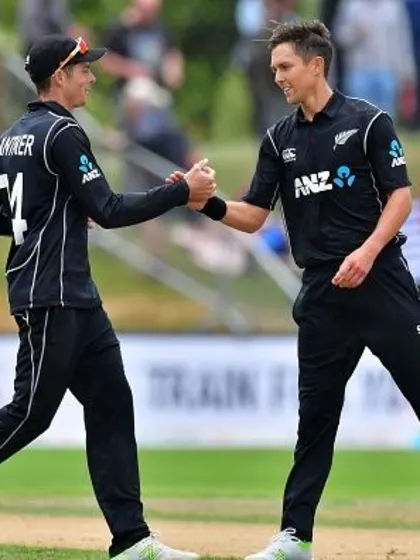 Boult-induced Pakistan collpase takes New Zealand to 3-0