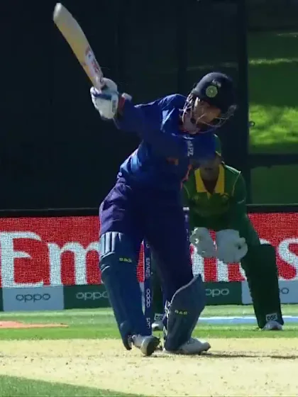 SIX: Smriti Mandhana clears the rope with ease