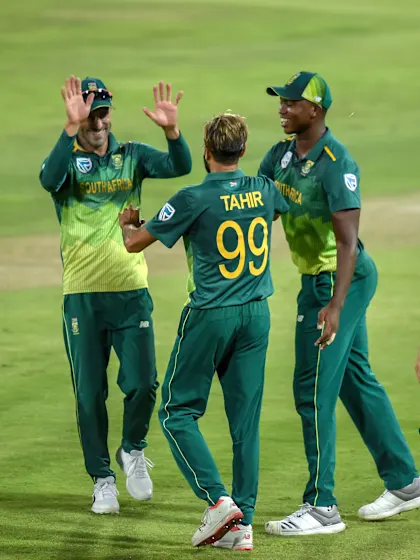 Sri Lanka collapse to hand South Africa 2-0 lead
