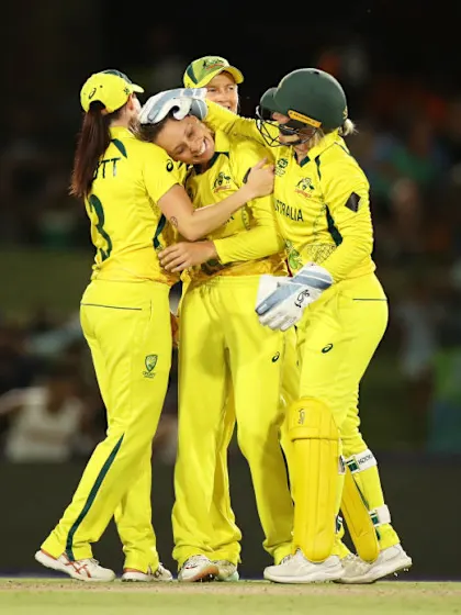 Australia flex their muscles in crushing win over New Zealand
