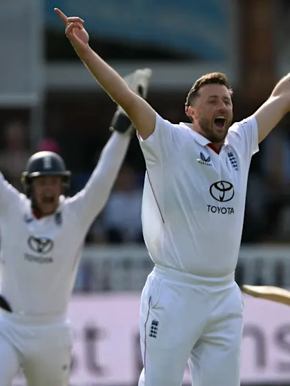 England bowlers come up good to rattle Pakistan on Day 2